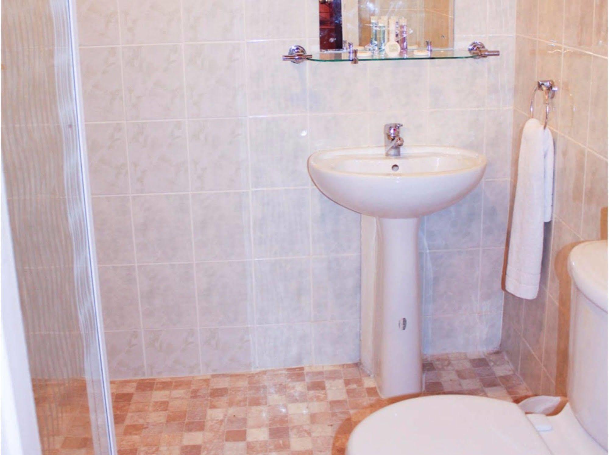Lampton Guest House Hounslow Exteriér fotografie